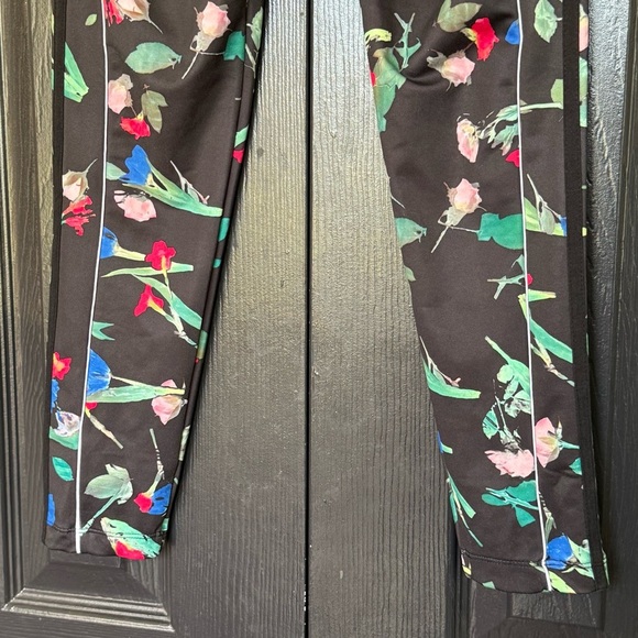Adidas Triple Stripe Floral Leggings Small - Picture 9 of 12